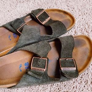 Size 10 Brown Birkenstock’s!